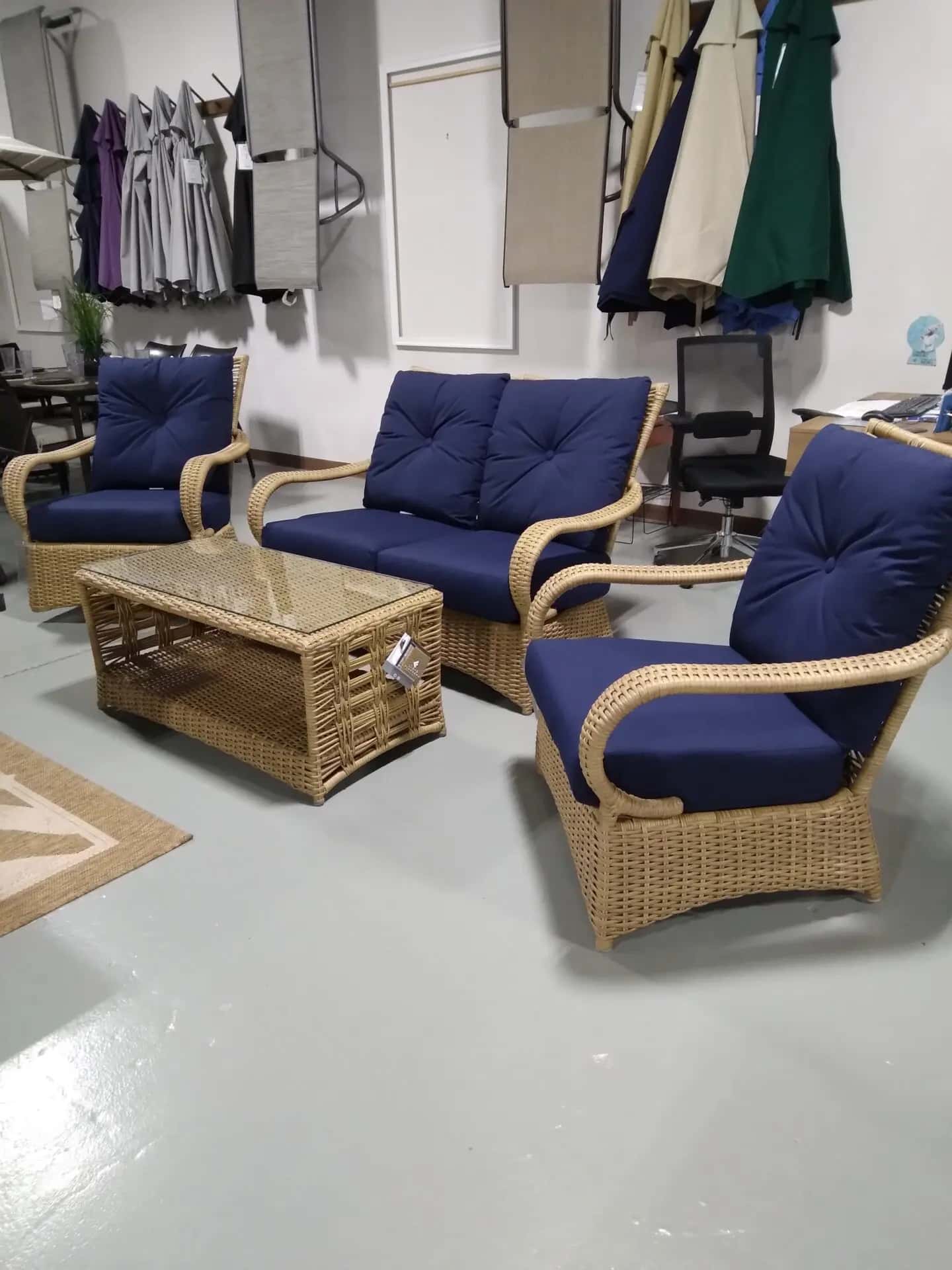 Magnolia 4 Person Seating Group with Cushions by Lloyd Flanders