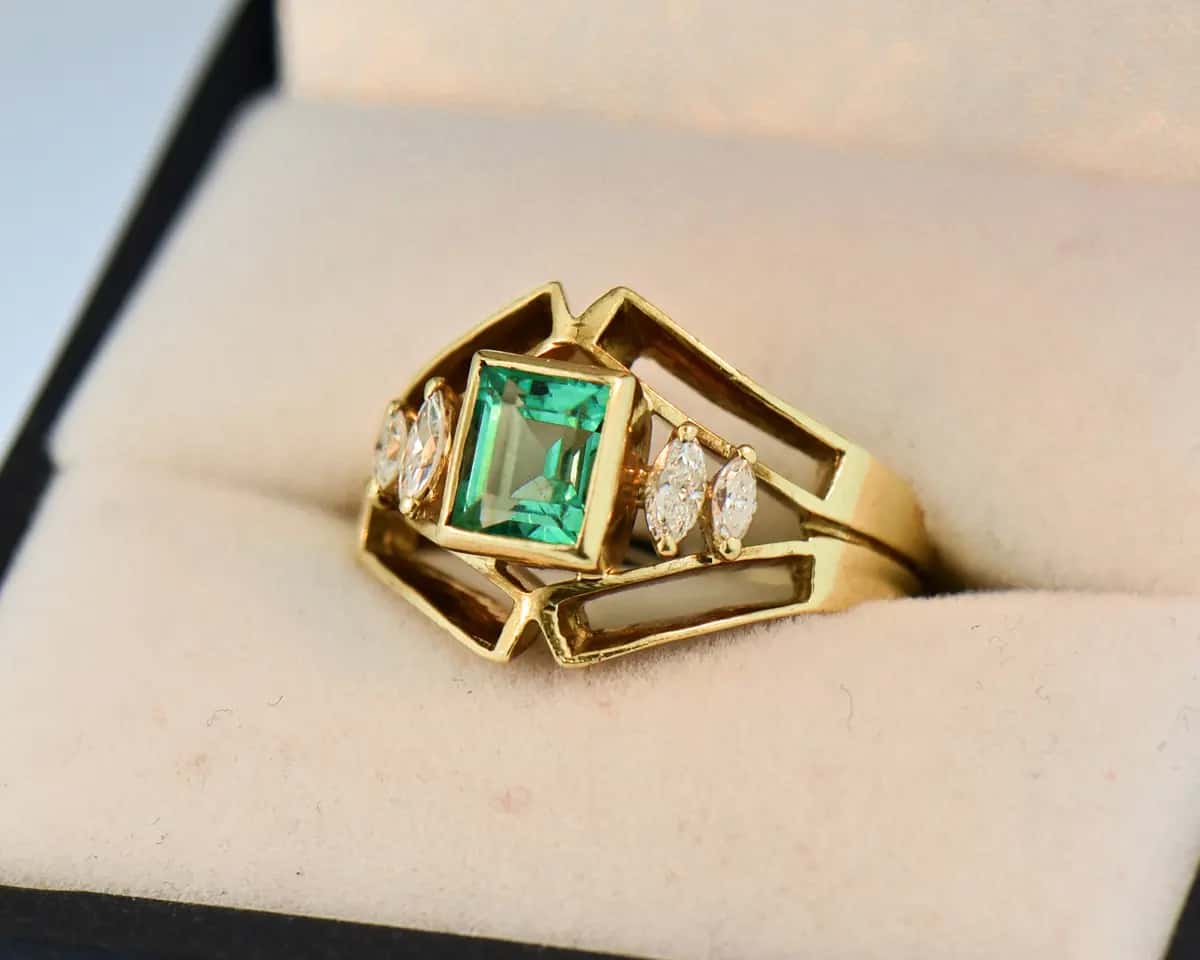 Vintage French 18k Gold & Mint Green Emerald Ring