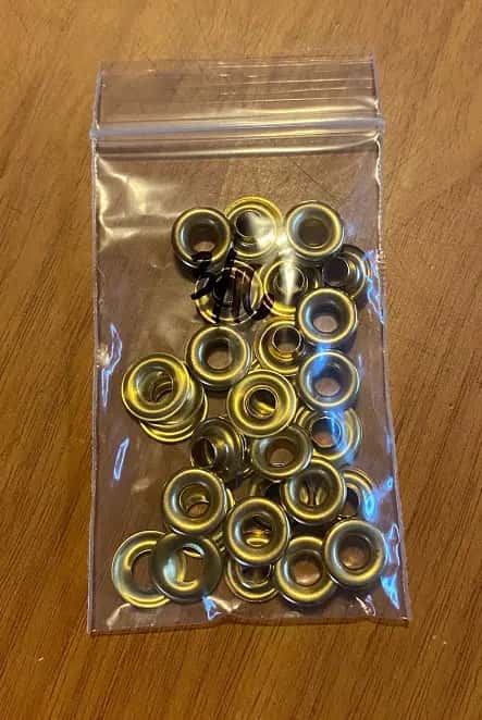 Grommets, size 00″ 3/16″ diameter hole. 25 sets per bag