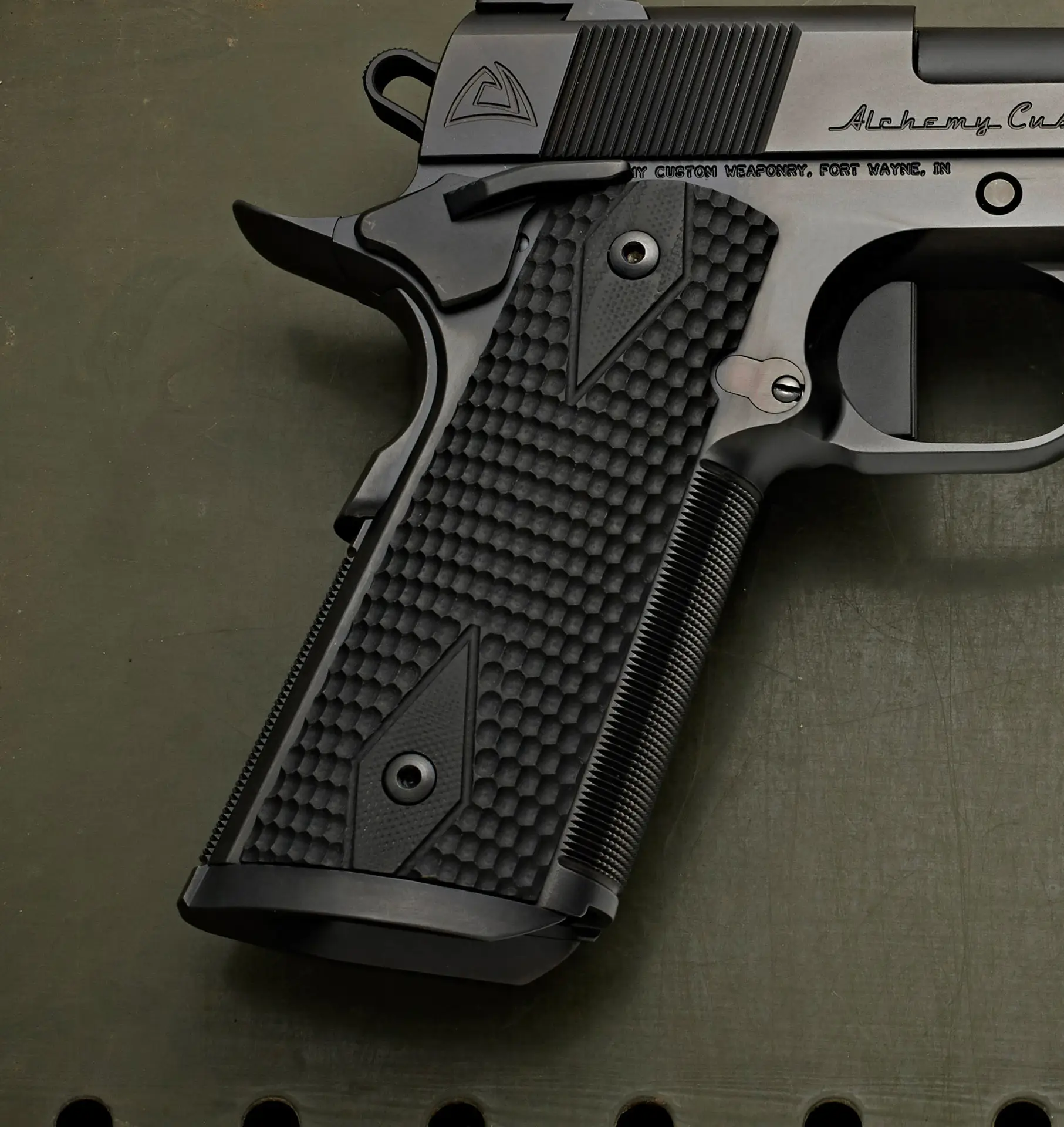 Quantico Double Diamond G10 Grips