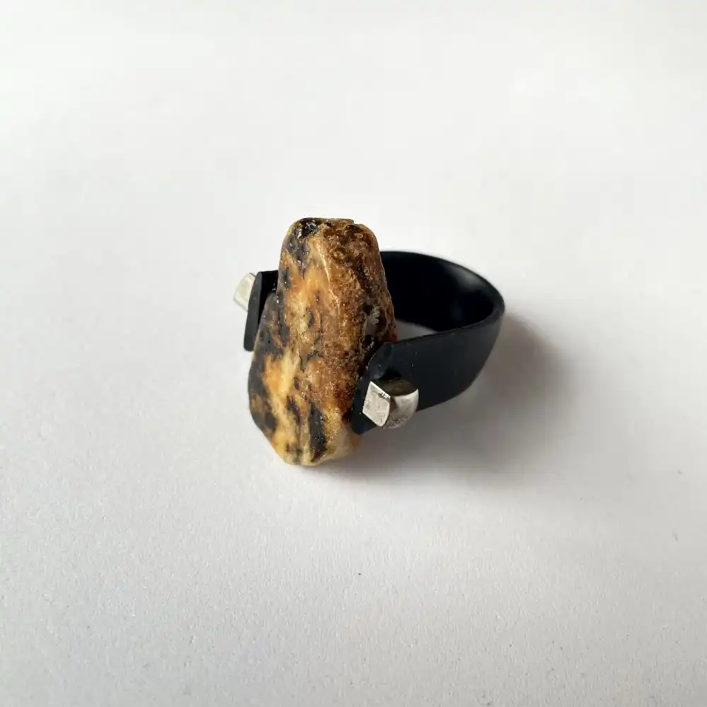 Amber Mirage Ring – A Shape-Shifting Jewel - thumbnail 5