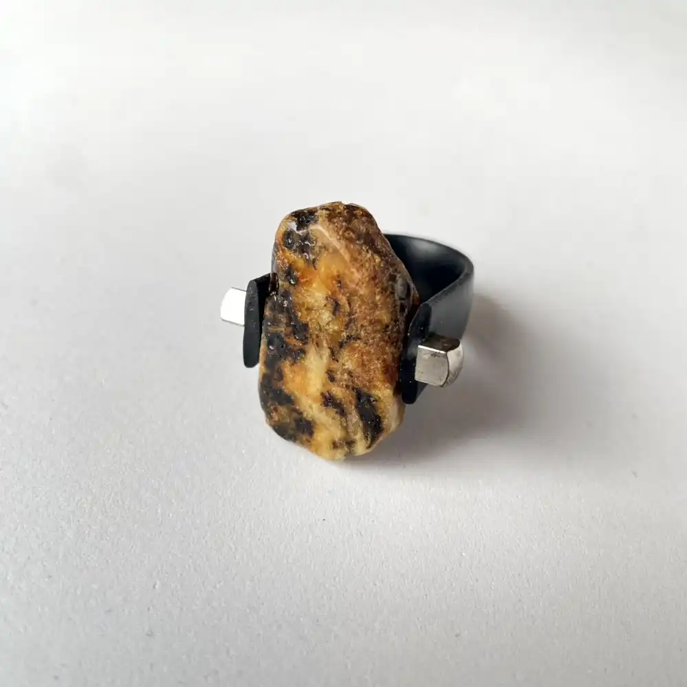 Amber Mirage Ring – A Shape-Shifting Jewel - thumbnail 3