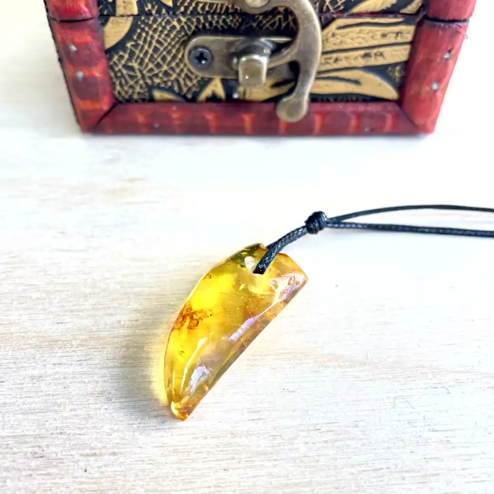 Amber Pendant Necklace – Solar Fang