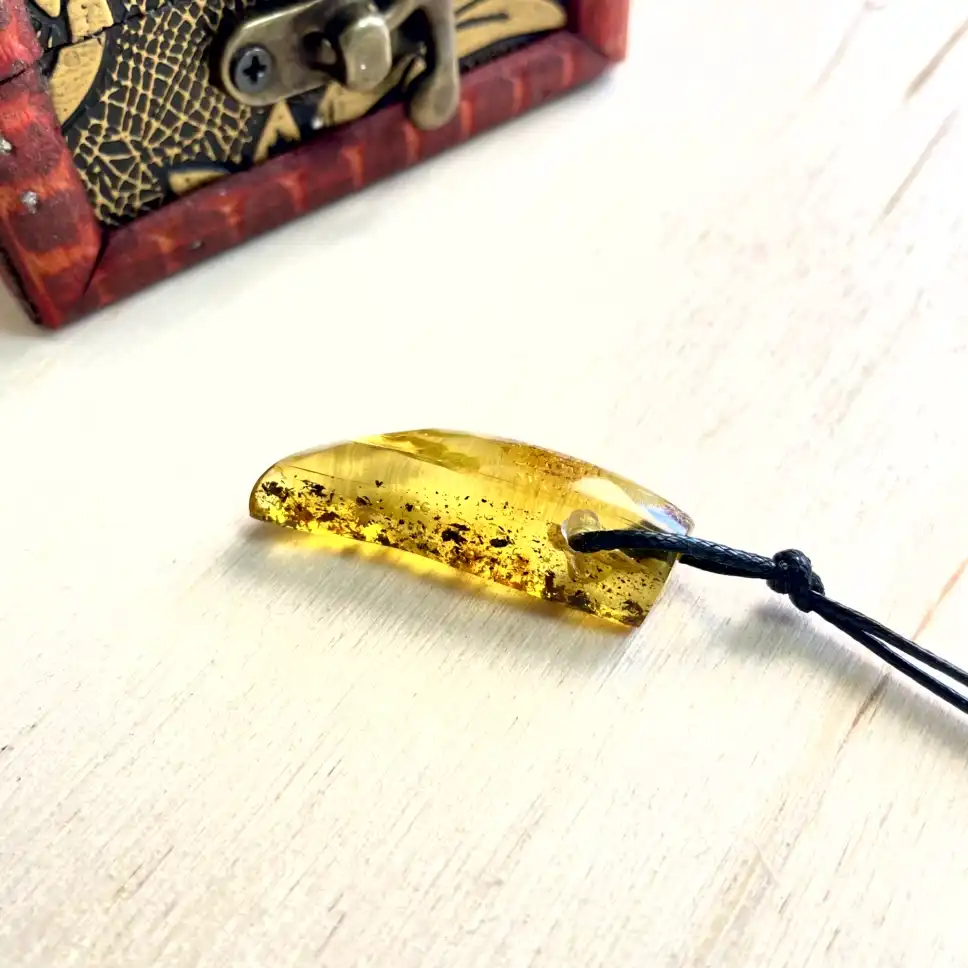 Amber Pendant Necklace – Sunlit Clarity