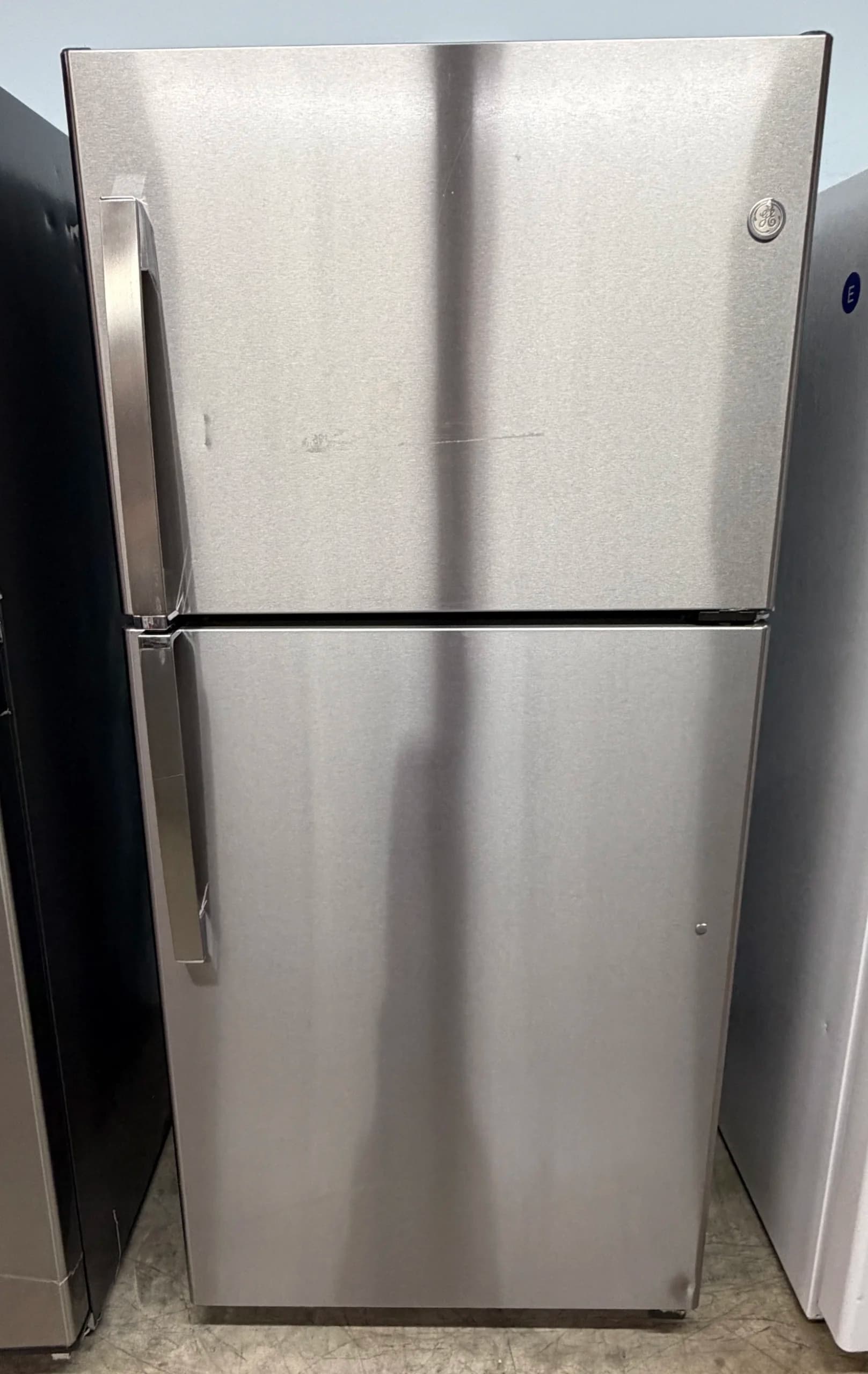*Scratch & Dent* NEW GE 30″ Top Freezer Fridge GTS19KYNDRFS, Stainless – 1 Yr. Warranty