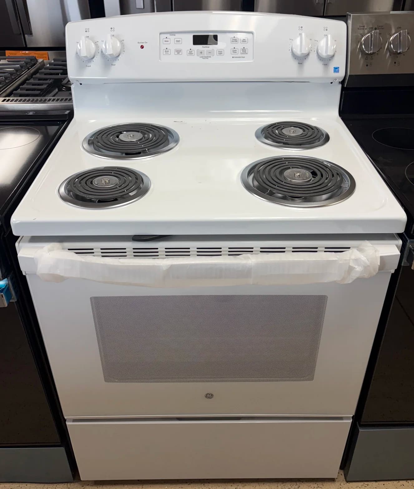 *Scratch & Dent* NEW GE Coil Top Electric Range JB256DM5WW, White – 1 Yr. Warranty