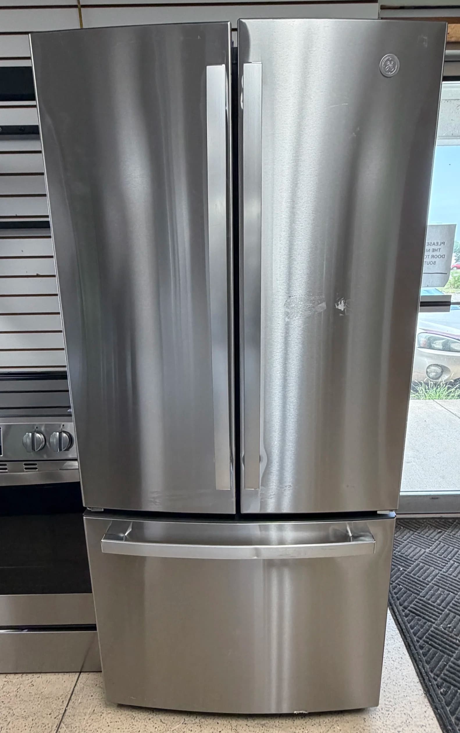 *Scratch & Dent* NEW GE 33″ French Door Bottom Freezer Fridge GNE25JYKJFFS, Stainless – 1 Yr. Warranty