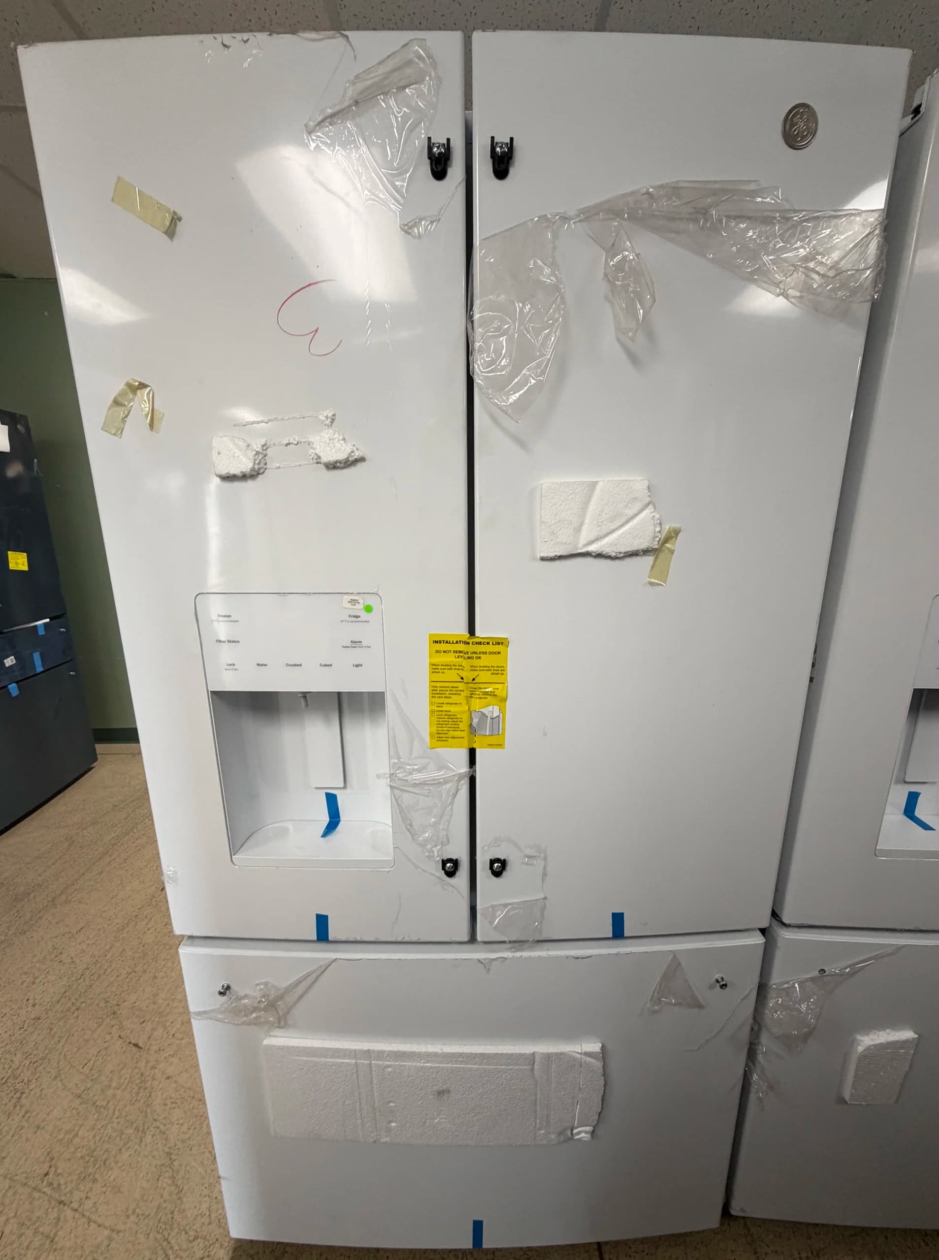 *Scratch & Dent* NEW GE French Door Bottom Freezer Fridge GFE26JGMZFWW, White – 1 Yr. Warranty