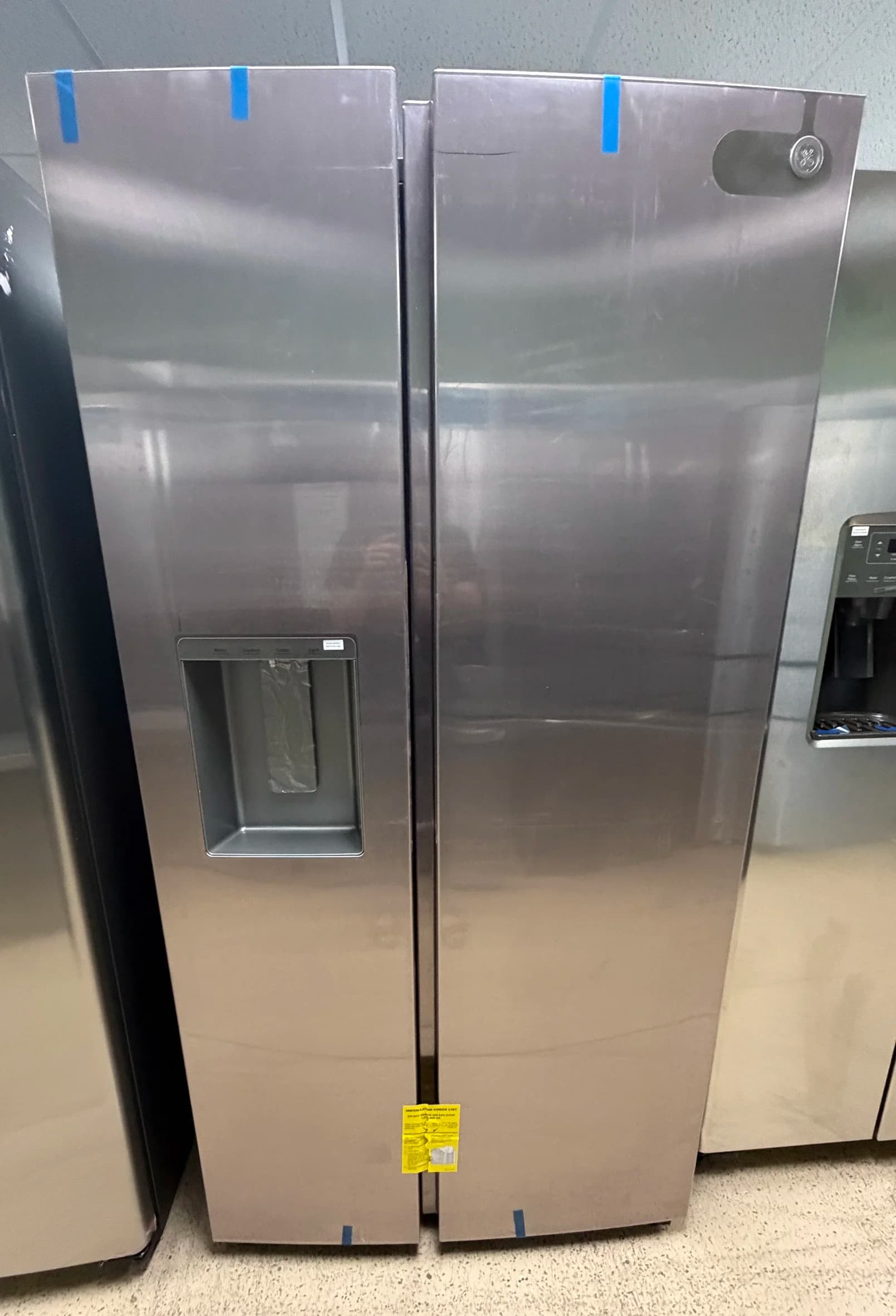 *Scratch & Dent* NEW GE Side by Side Fridge GSS28LYYBHFS, Stainless Steel – 1 Yr. Warranty