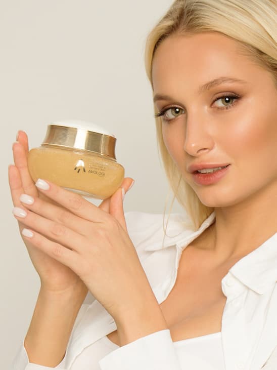 Pro Collagen Cleavage Décolletage Balm - thumbnail 4