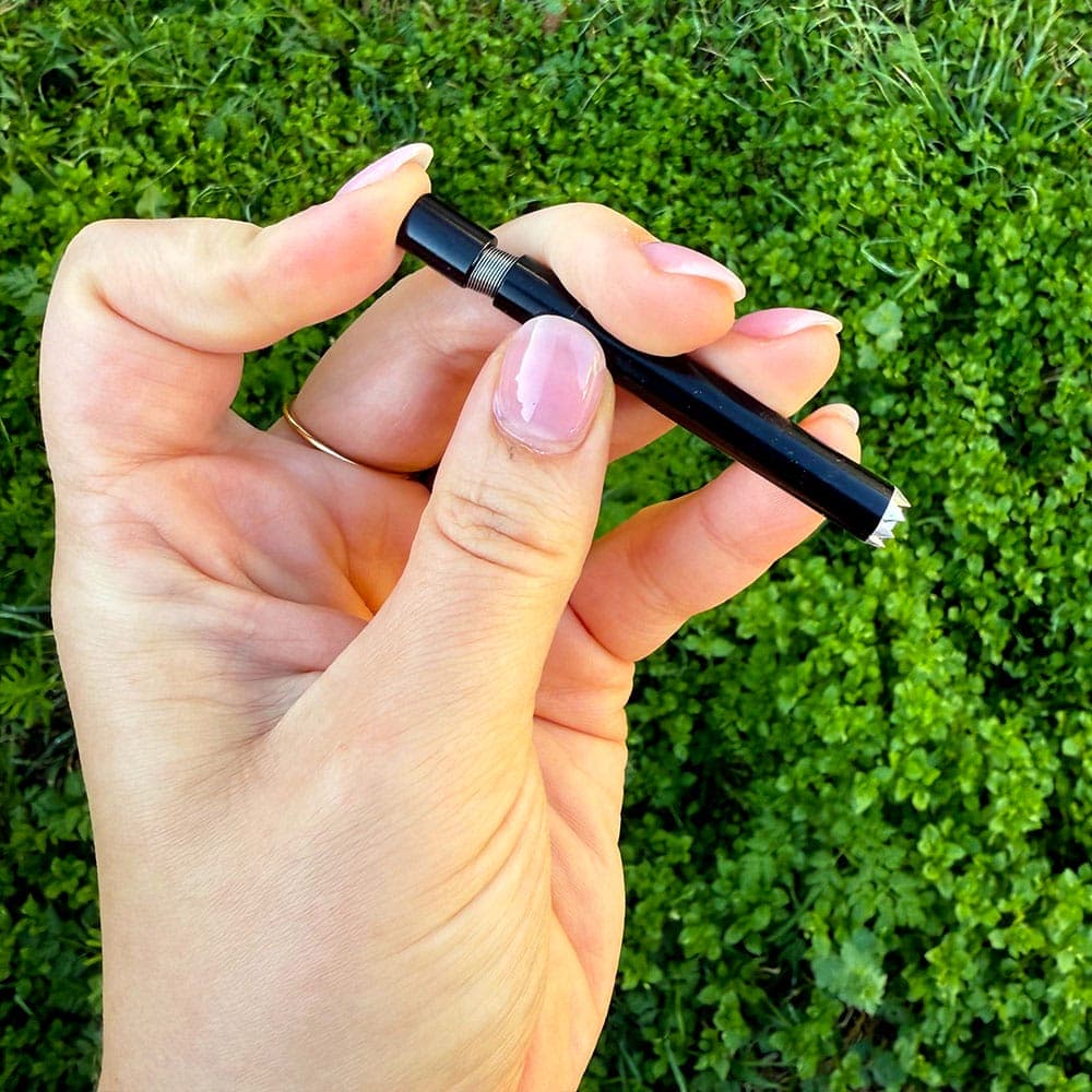 Self-Cleaning One Hitter Pipe with Grinder Tip Teeth | Black Metal - thumbnail 3