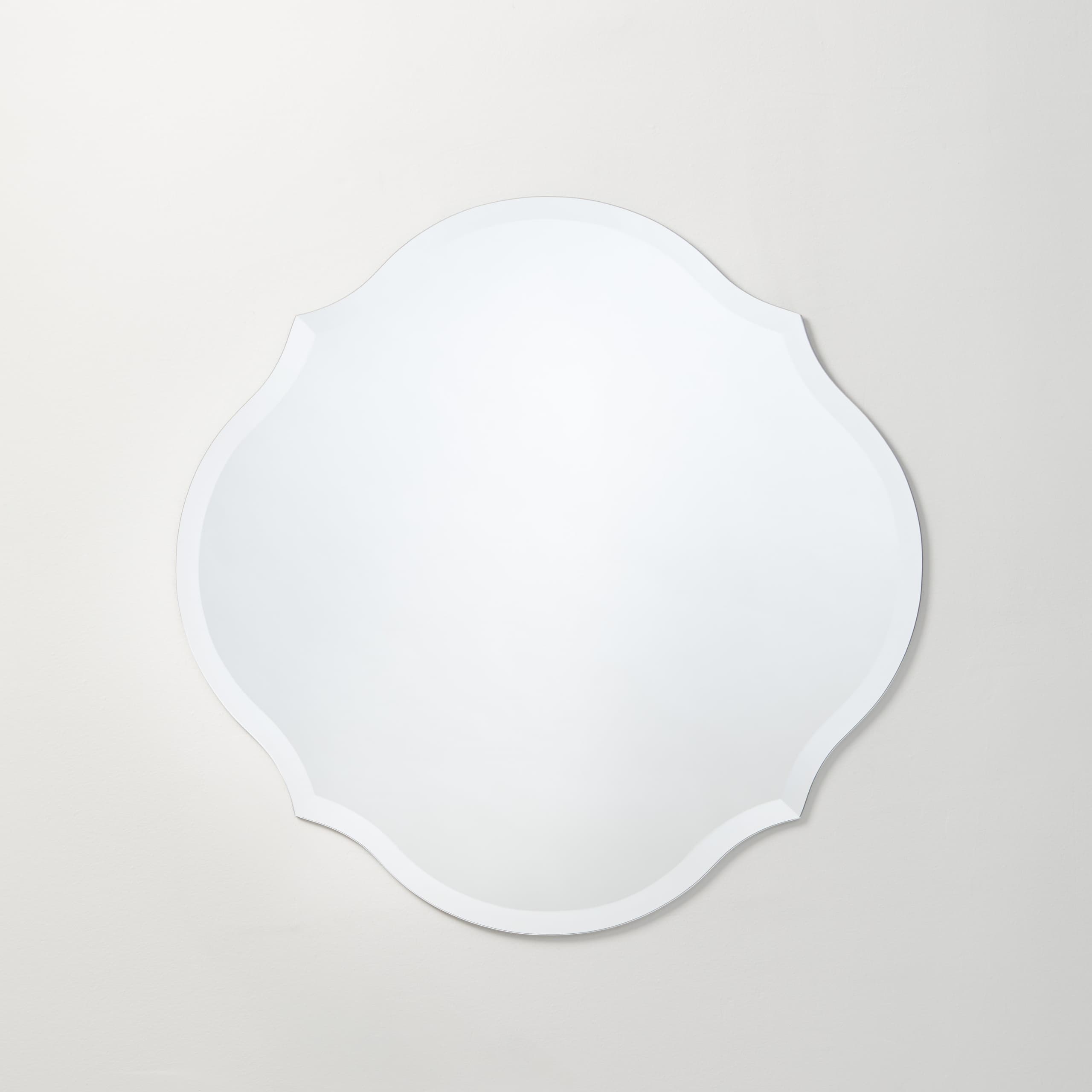 Frameless Beveled Scalloped Round Mirror - thumbnail 2