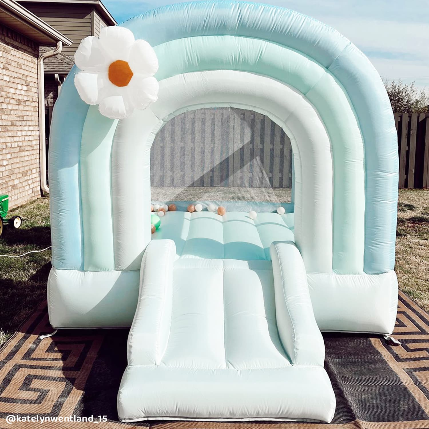 DayDreamer Mist Bounce House - thumbnail 4
