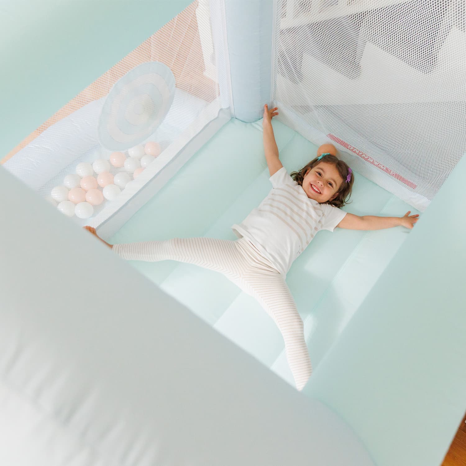 Refurbished-Inflatable Mini Bouncer Mist with ball pit** - thumbnail 8