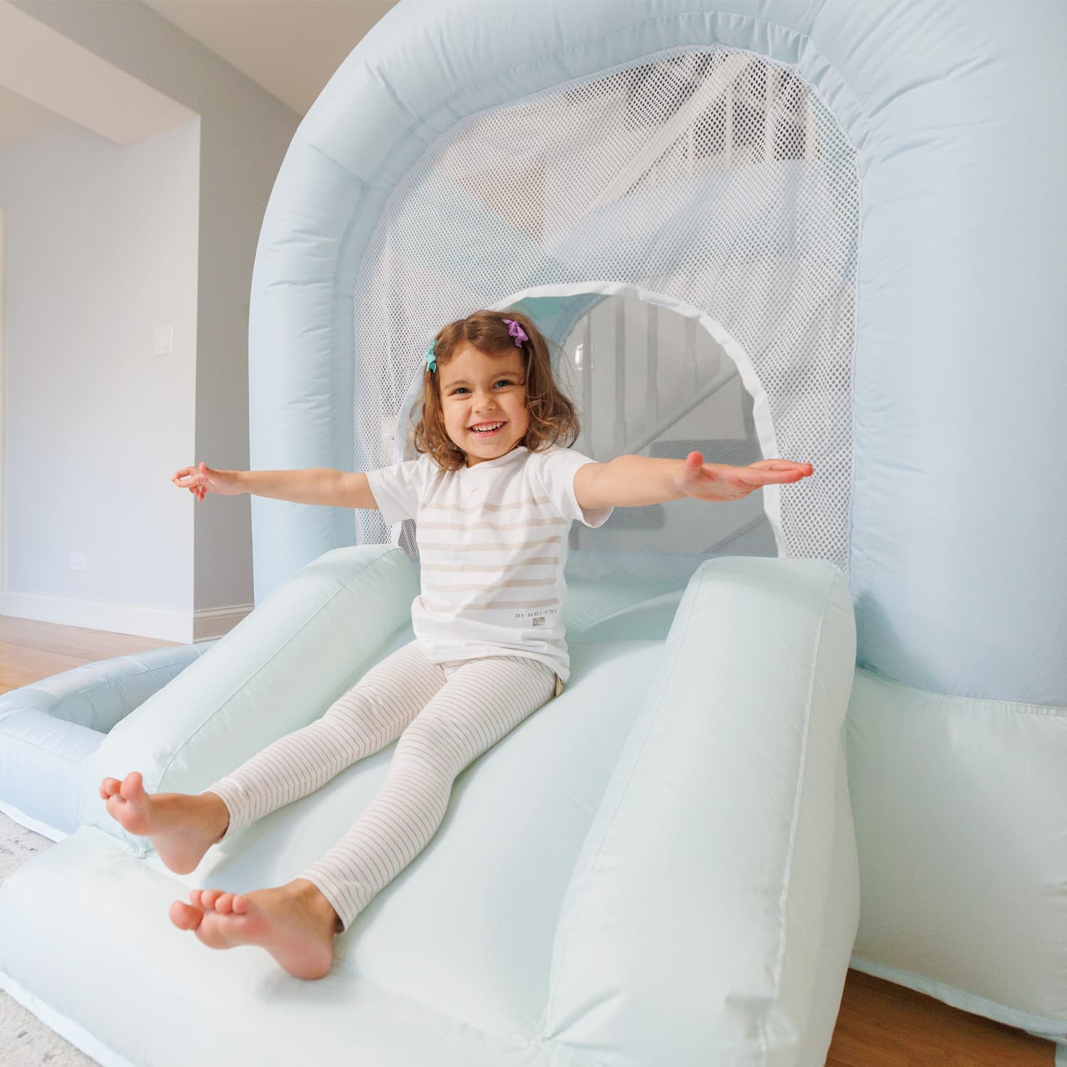Refurbished-Inflatable Mini Bouncer Mist with ball pit** - thumbnail 6