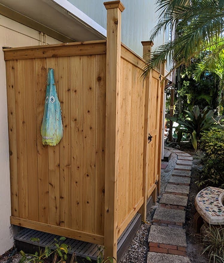 Cedar Outdoor Shower | Deluxe House Mount - thumbnail 5