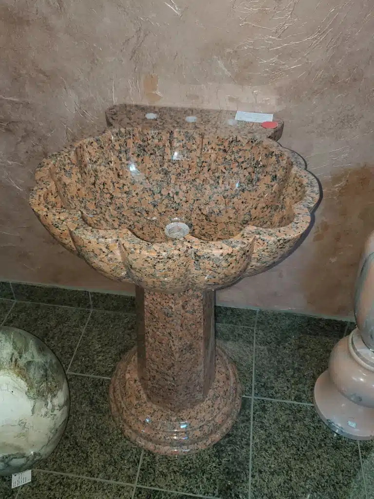 La Concha Pedestal Sink Maple Leaf Red - thumbnail 3