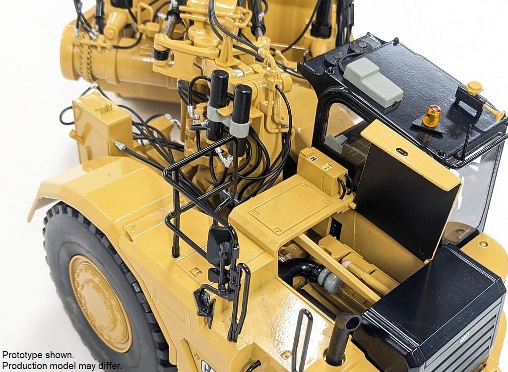 1:24 Cat® 657 Wheel-Tractor Scraper – Die-Cast - thumbnail 4