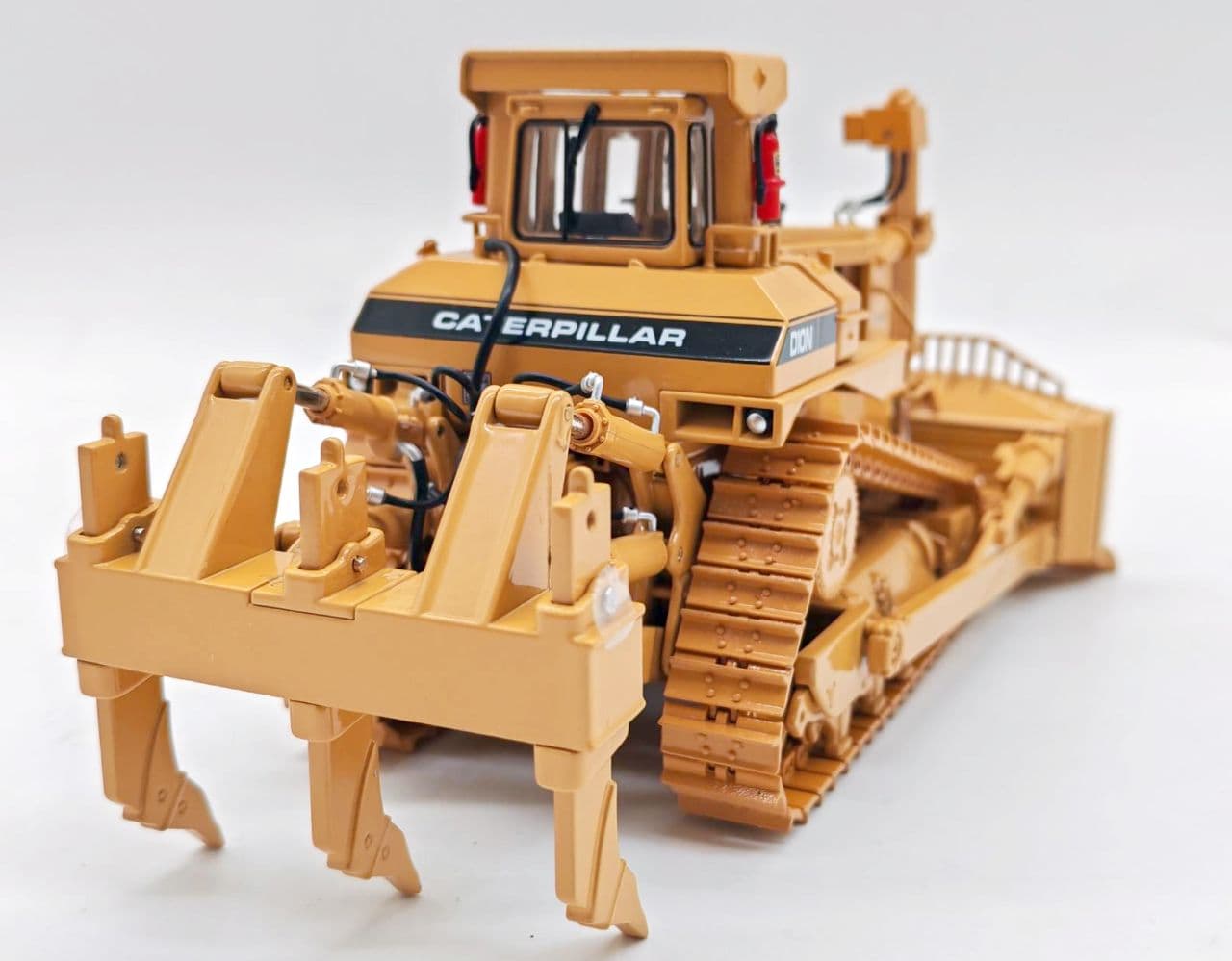 1:48 Cat® D10N Dozer with U-Blade and Multi-Shank Rippers – Die-Cast - thumbnail 3