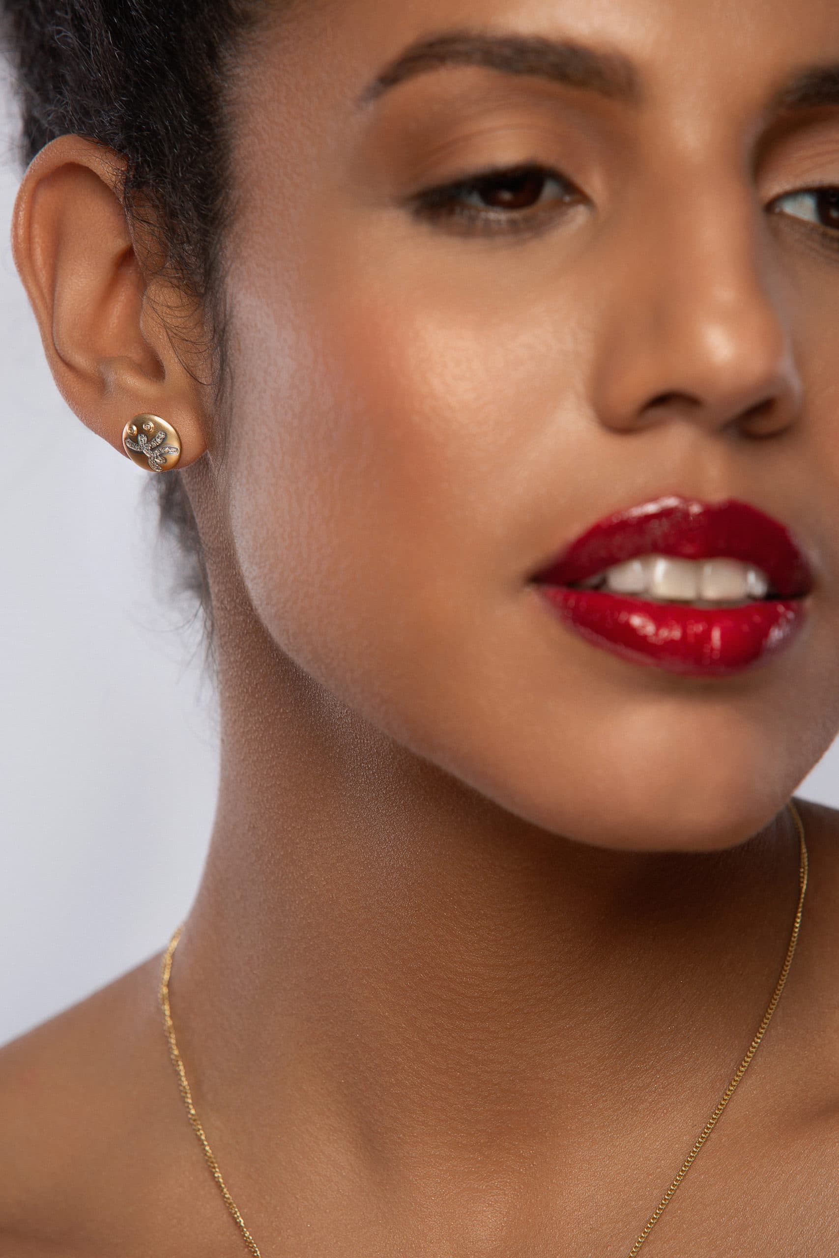 Taíno Coquí Earrings in 14K Gold with Diamonds in Pave - thumbnail 2