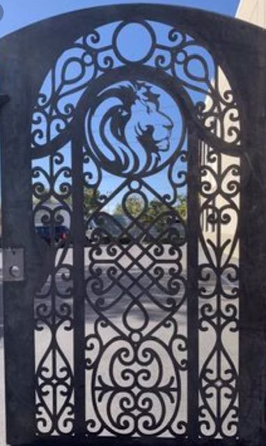 #4223 Lion Ornamental Metal Entry Gate