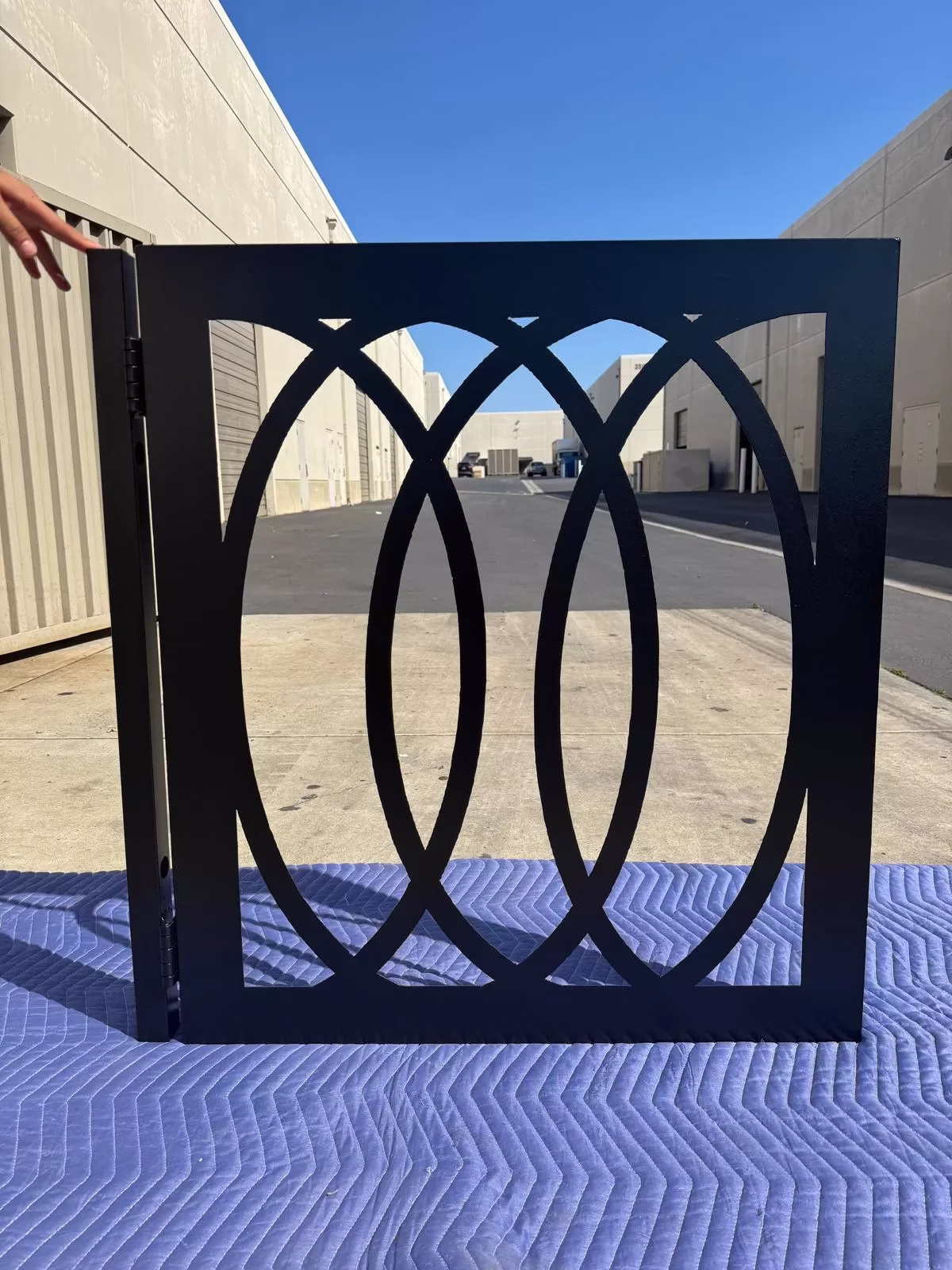 #4660 Trivana Designer Metal Gate