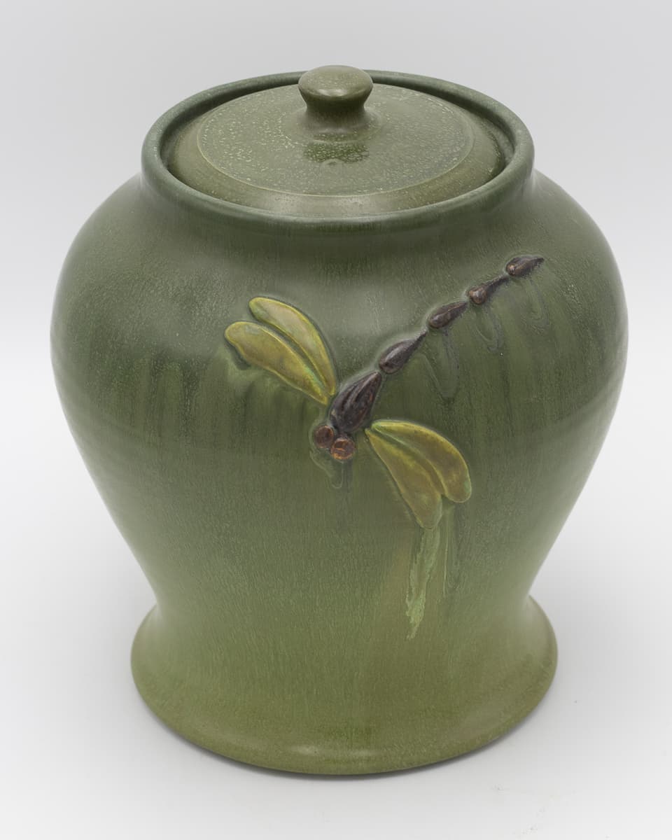 Dragonfly Niche Lidded Urn - thumbnail 2