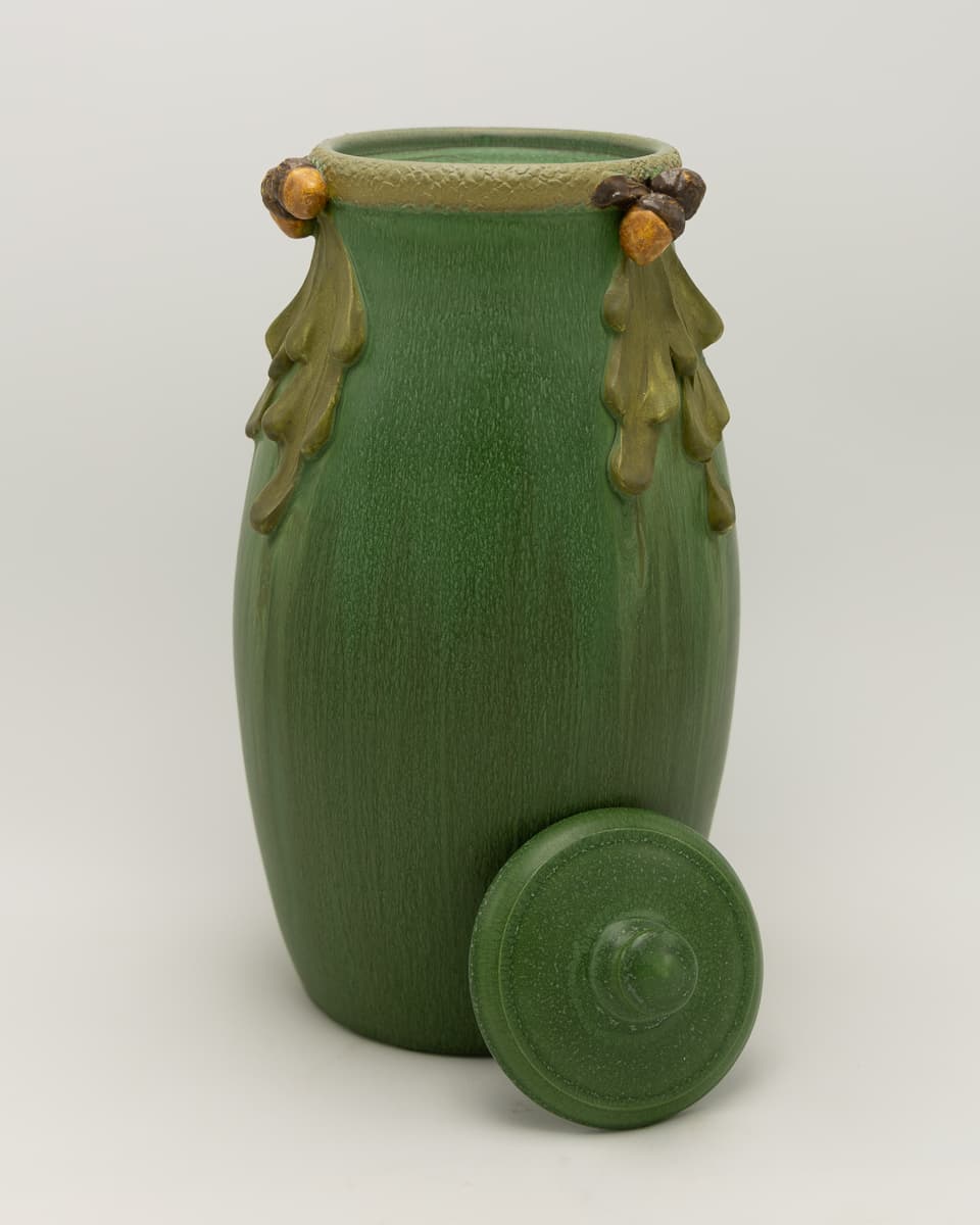 Oak Urn Variation - thumbnail 3