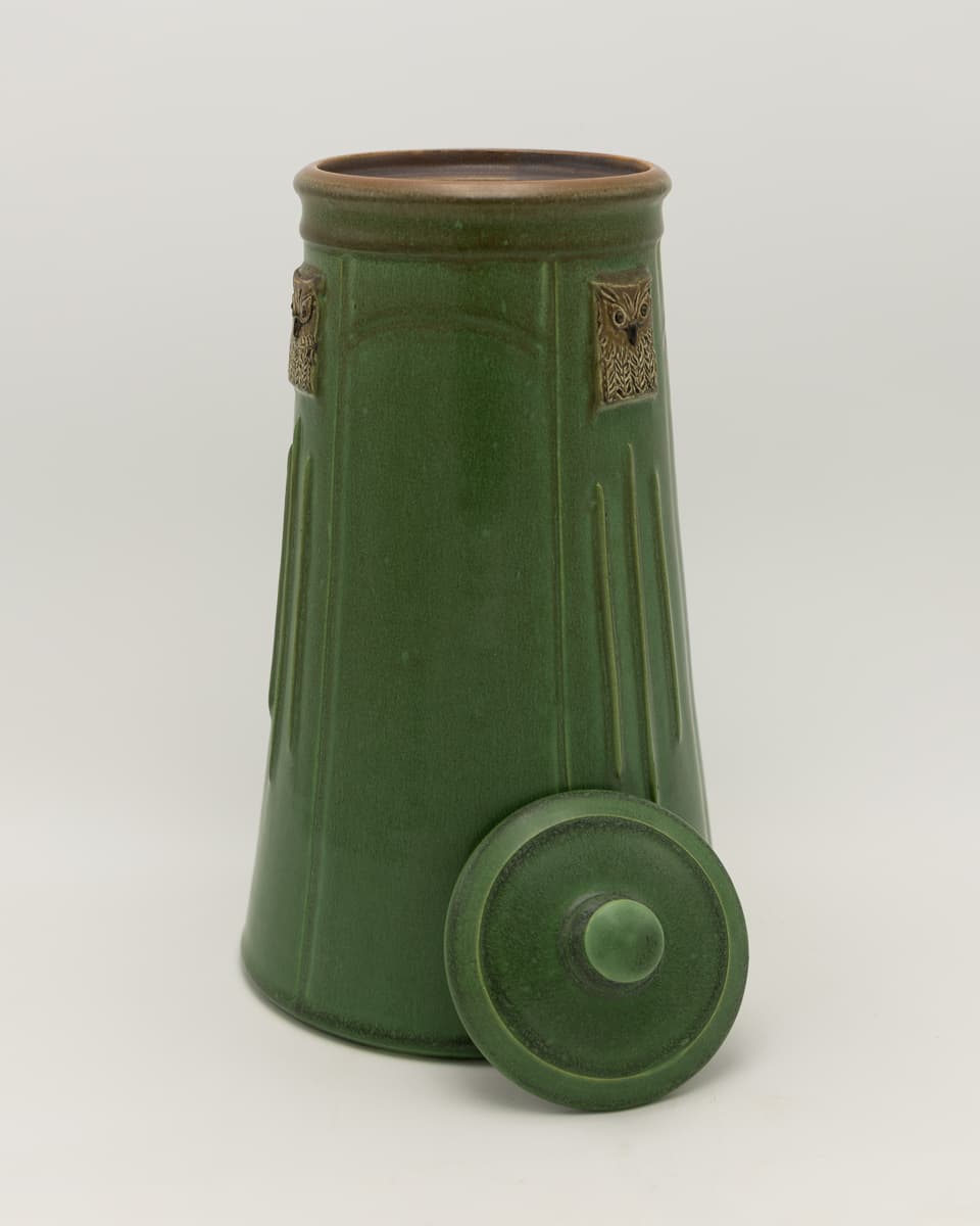 Owl Large Urn Variation - thumbnail 3