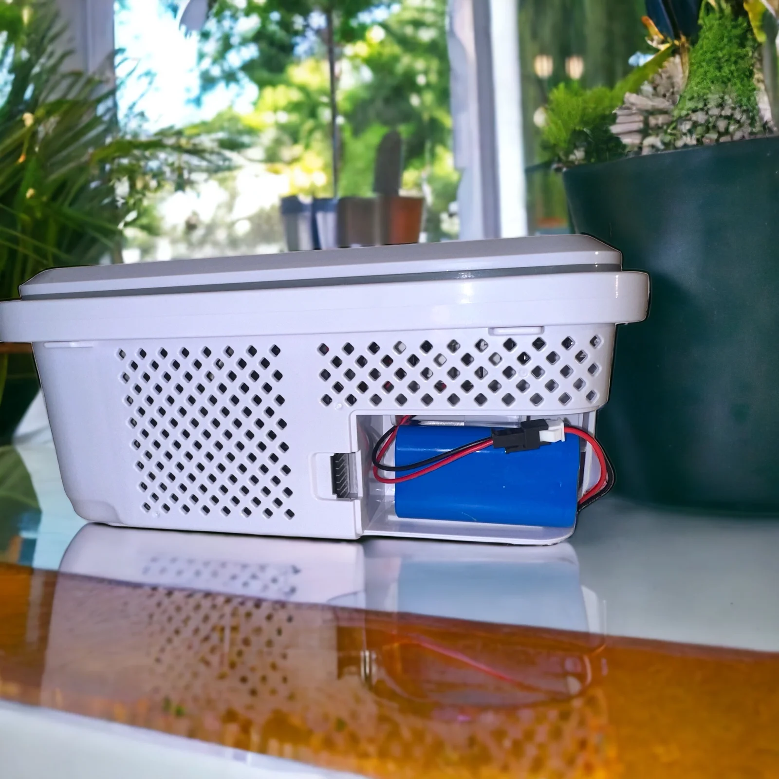 Baller Fridge – Portable Rechargeable Mini Concentrate Refrigerator - thumbnail 9