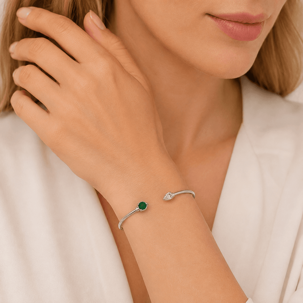 Lab Pear Cut Diamond & Round Cut Emerald Bezel Bangle Bracelet (0.75cttw) - thumbnail 2