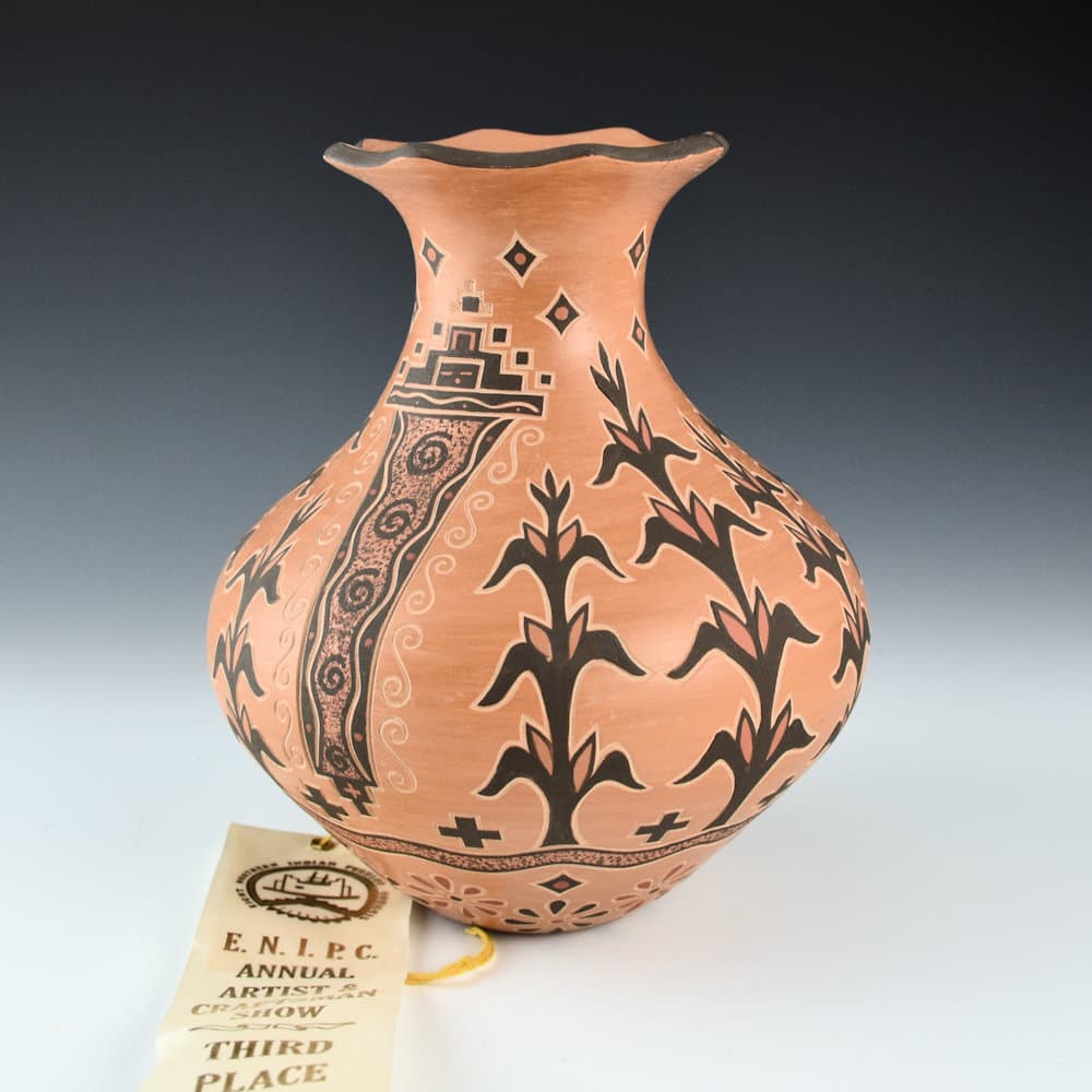 Fragua, Glendora – Tan Jar with Yei Figures and Corn Plants,  Ribbon (2010)