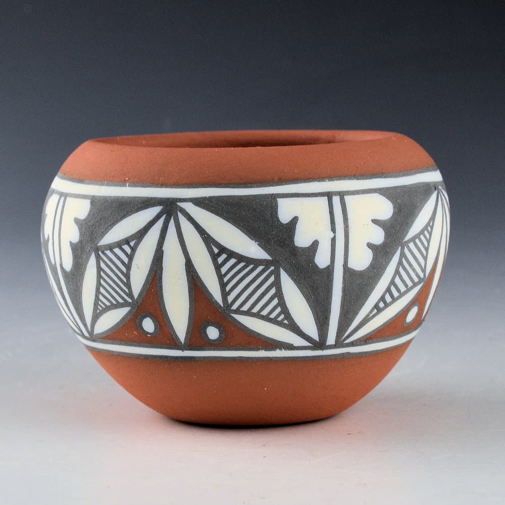 Small, Mary – Polychrome Bowl Flower Designs (1980s)