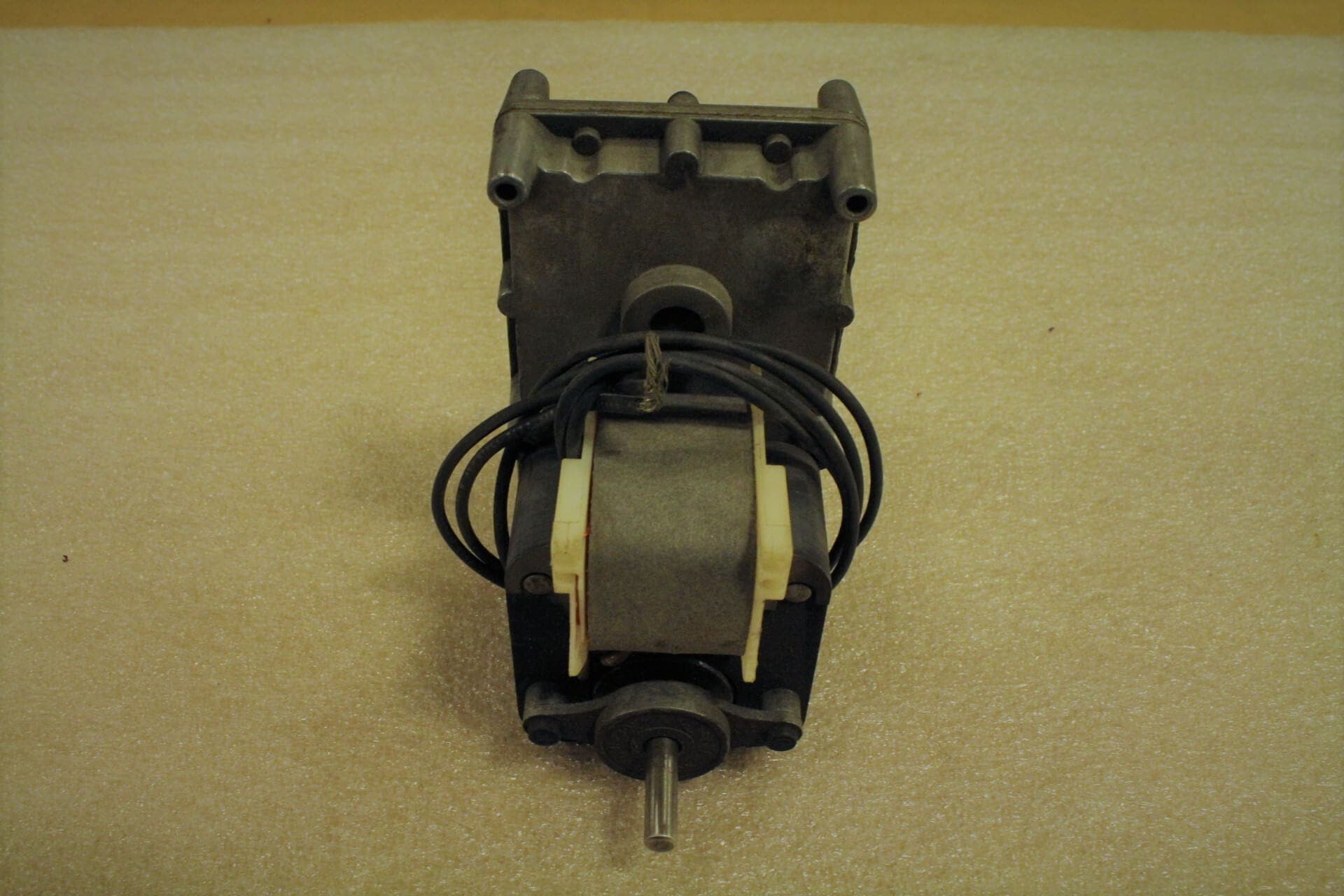 3-20-08653 Feeder Gear Motor (44 MAGNUM)