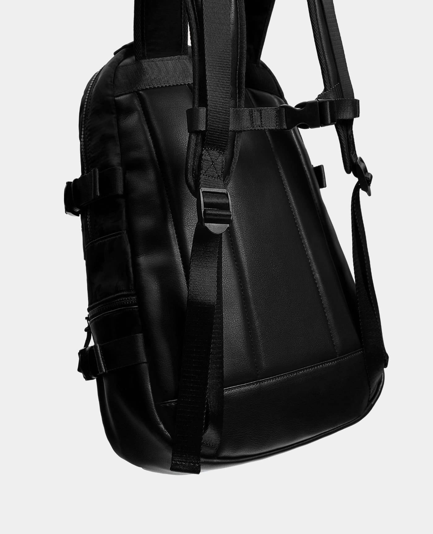 School Backpack in Black - thumbnail 2