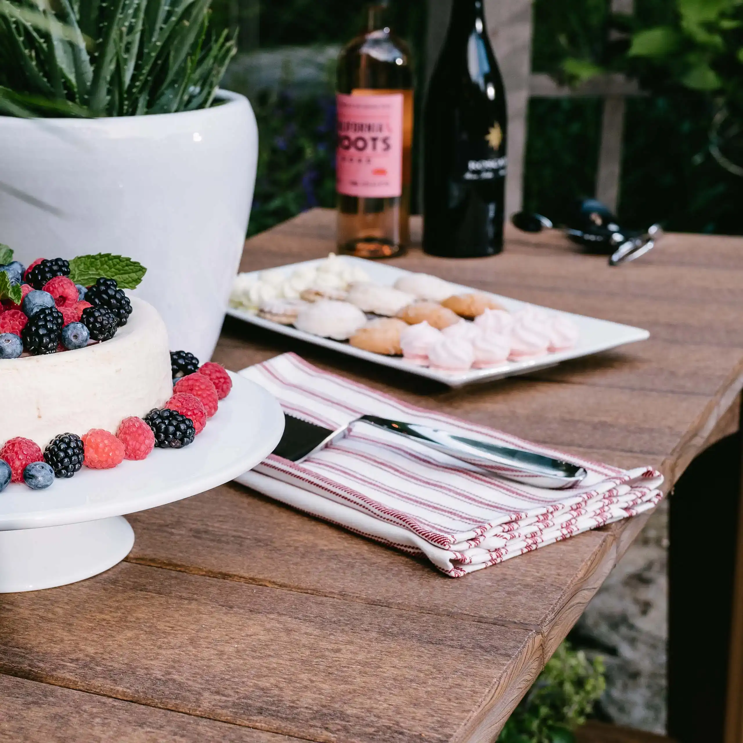 Island Buffet Table - thumbnail 3