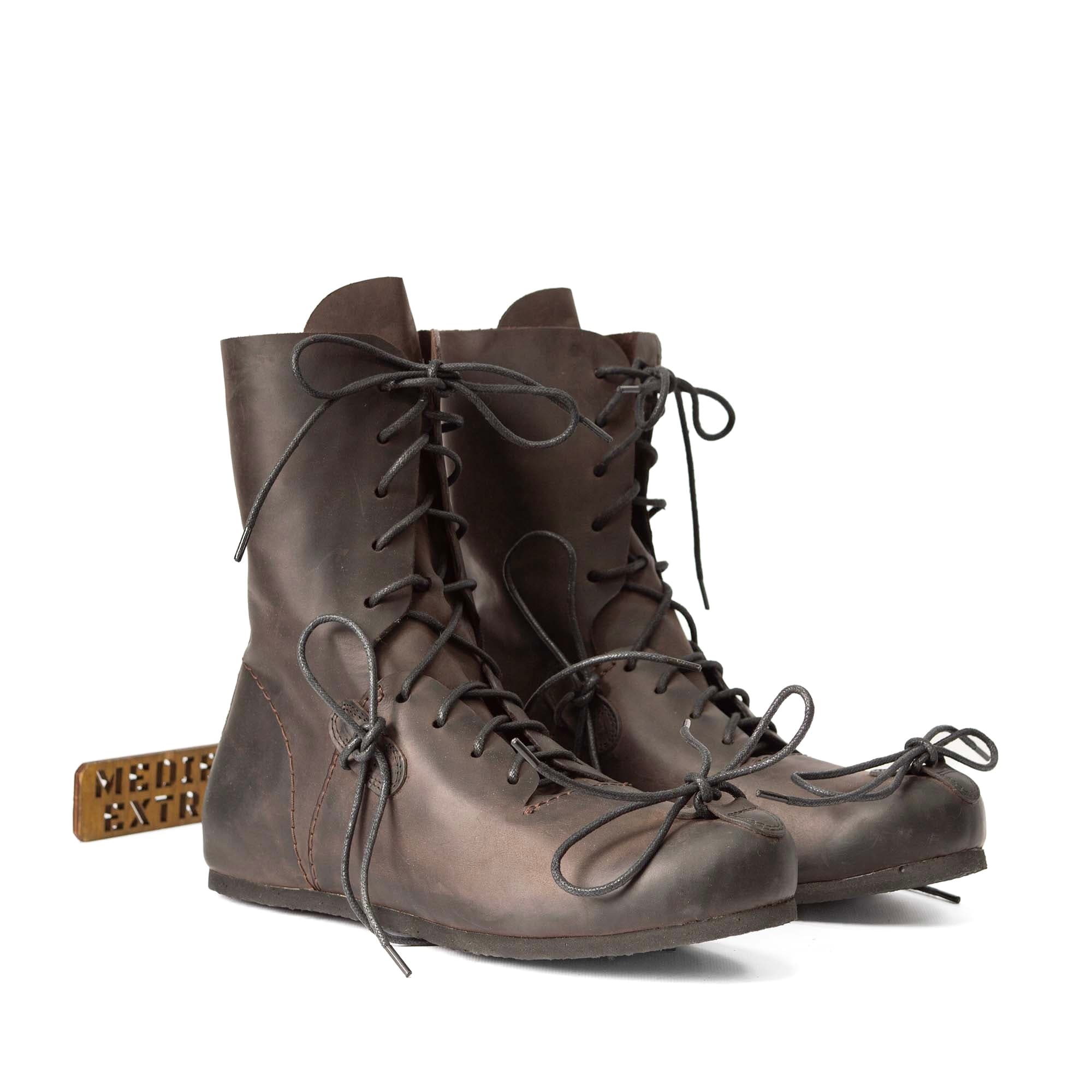 Combat boots for armored combat
