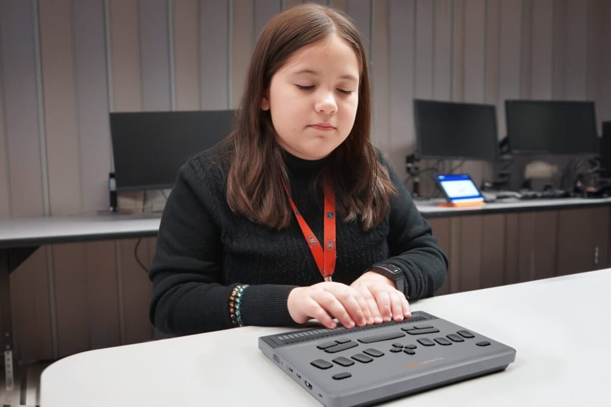 BrailleNote Evolve 32-Cell Braille Notetaker - thumbnail 4