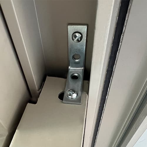 Non-reversible Screws and Brackets - thumbnail 2