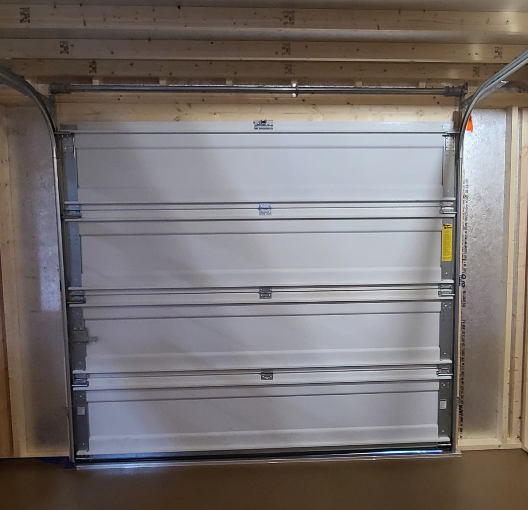 9X7 Wayne Dalton Garage Door  (PICK UP ONLY) - thumbnail 4