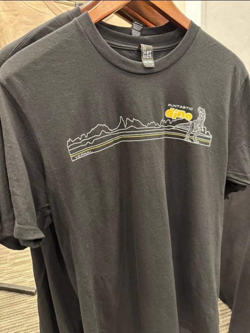 Dino Merch