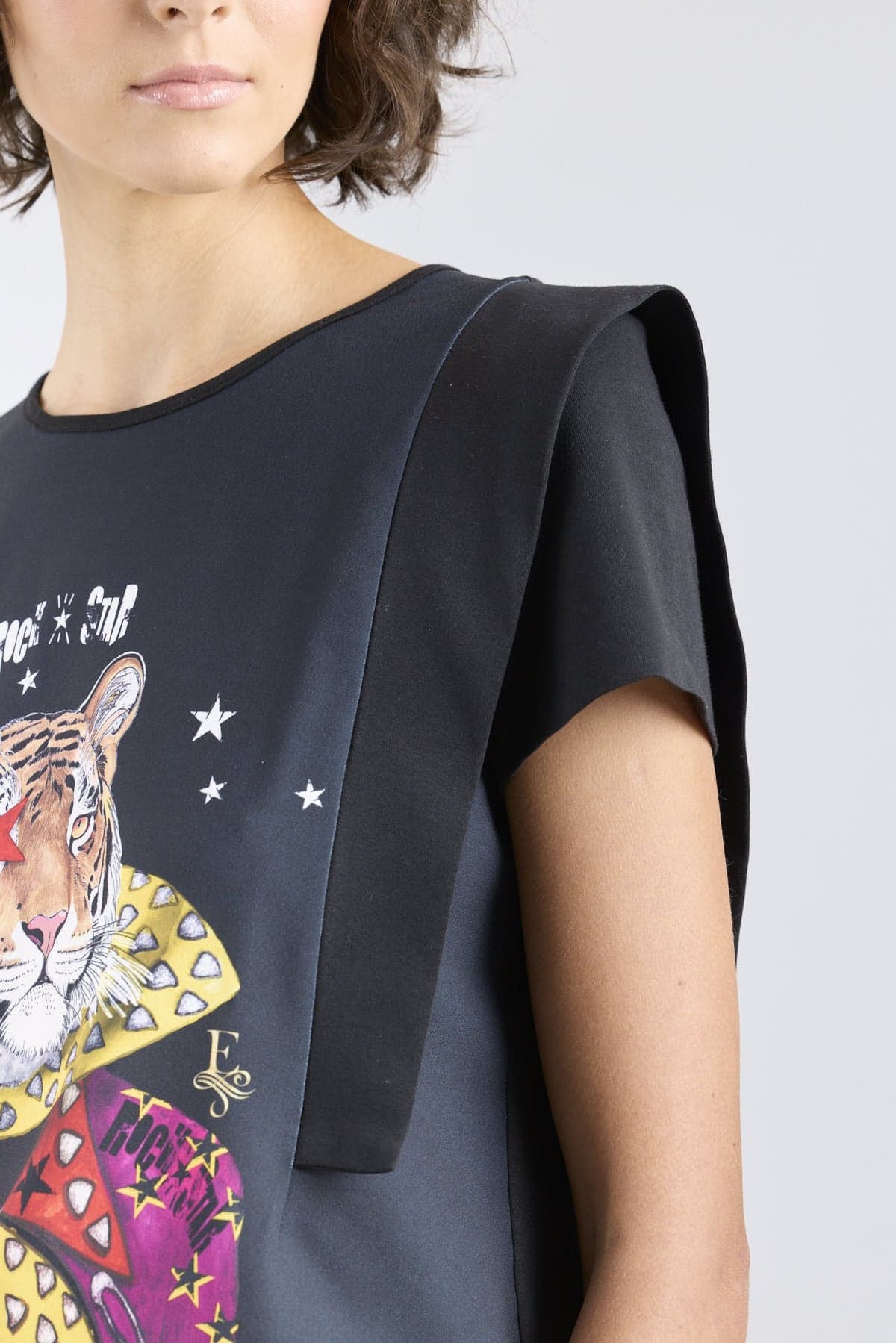 Black Tiger Print T-Shirt – Limited Edition - thumbnail 2
