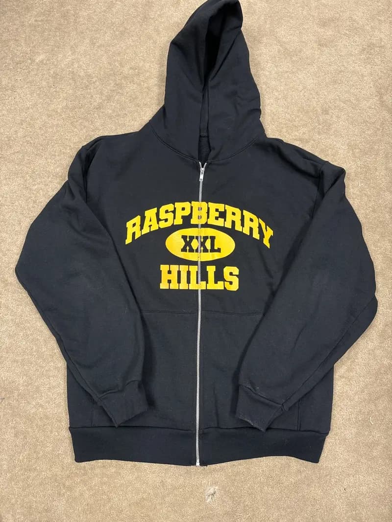 The GV gallery raspberry Hills zip up size large