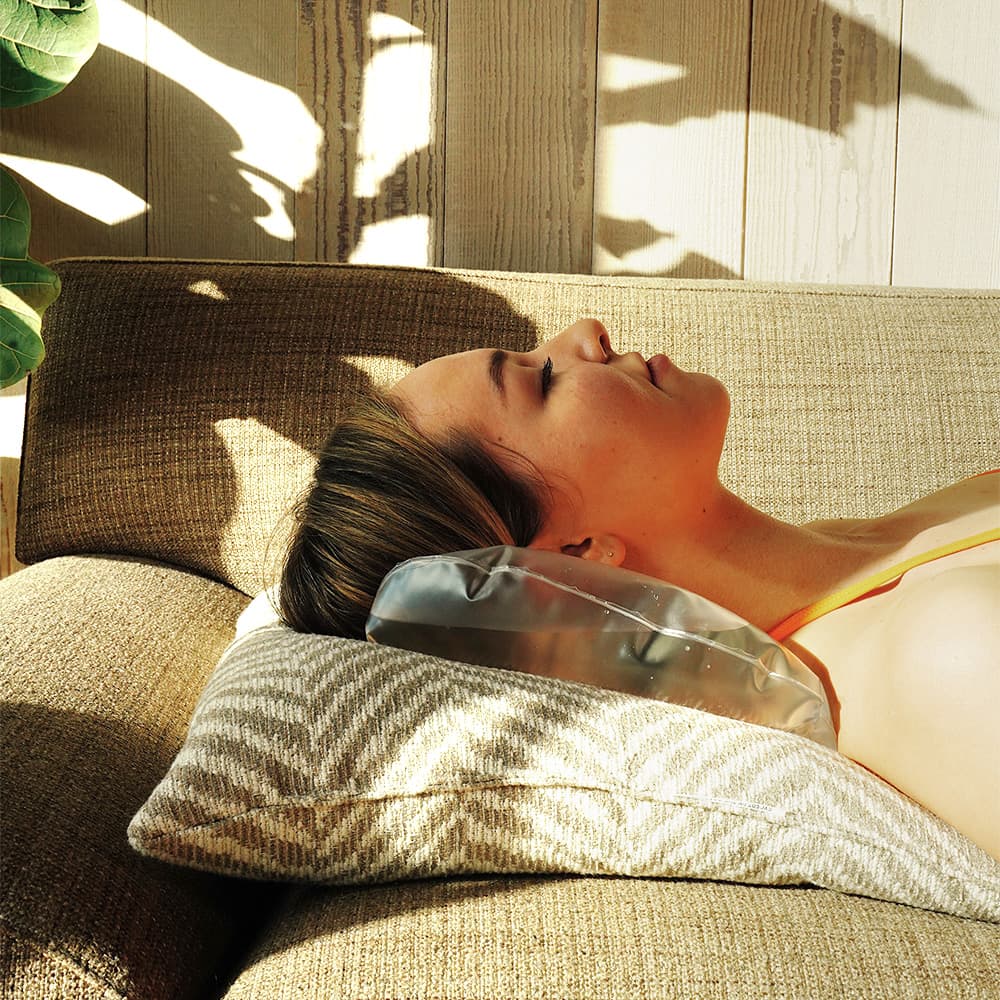 Hydro Hug® Hot Water Therapy Pillow Medium - thumbnail 4
