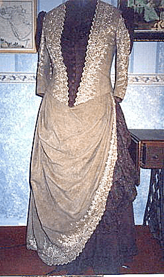 TV374 – 1886 Bordered Asymmetrical Overskirt - thumbnail 2