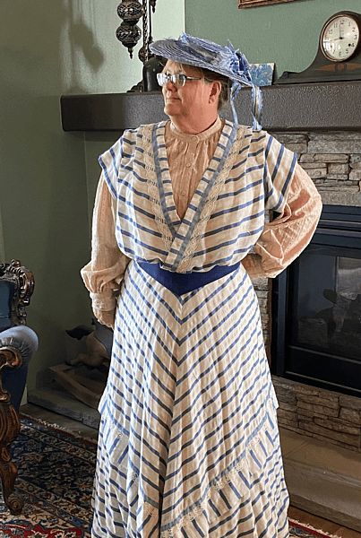 TVE43 – 1908 Surplice Jumper - thumbnail 3