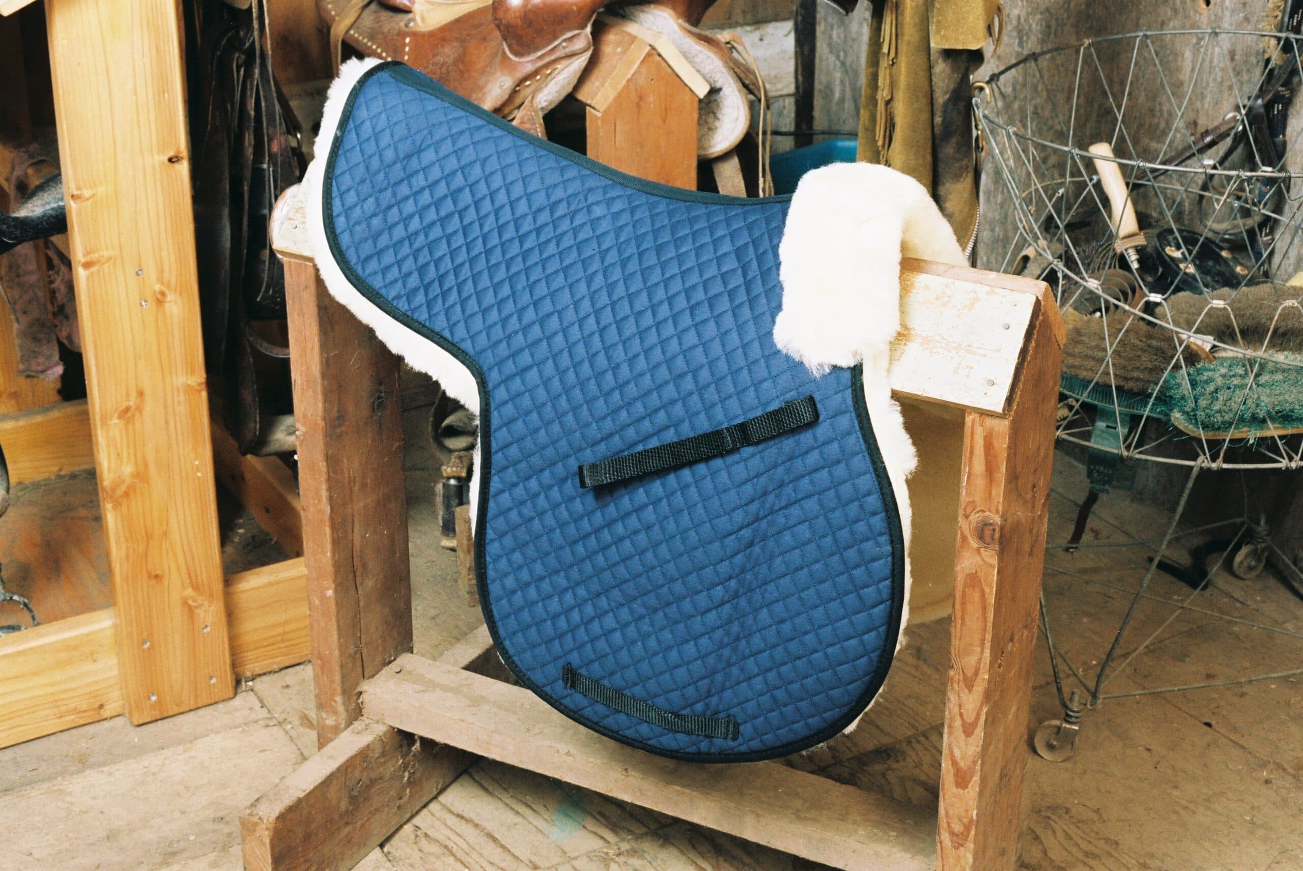 All Purpose Numnah with Pommel Roll and Complete Lining Black - thumbnail 4