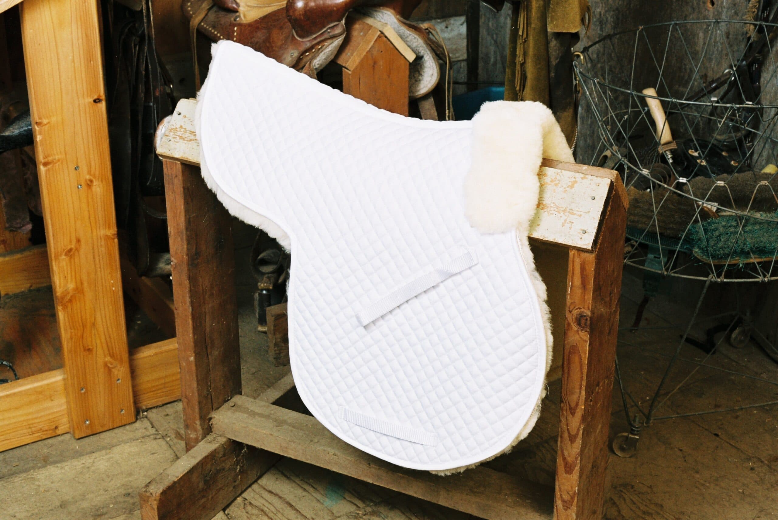 All Purpose Numnah with Pommel Roll and Complete Lining Black - thumbnail 3