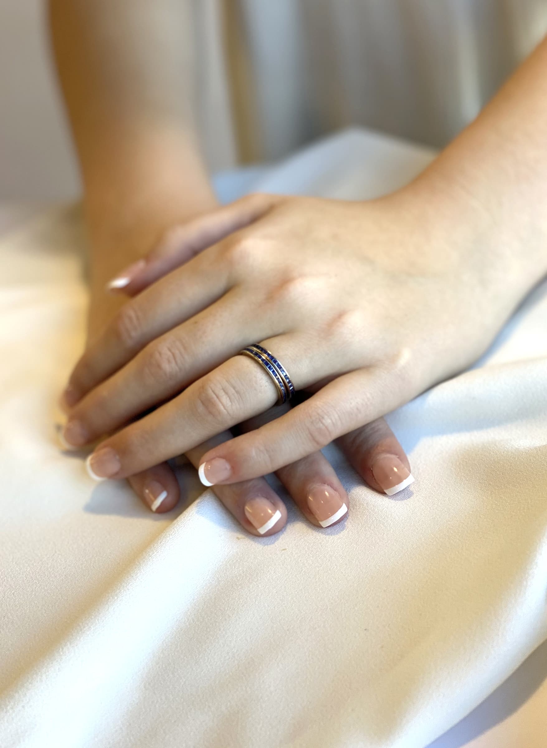 WHITE GOLD VINTAGE SAPPHIRE ETERNITY RING - thumbnail 4