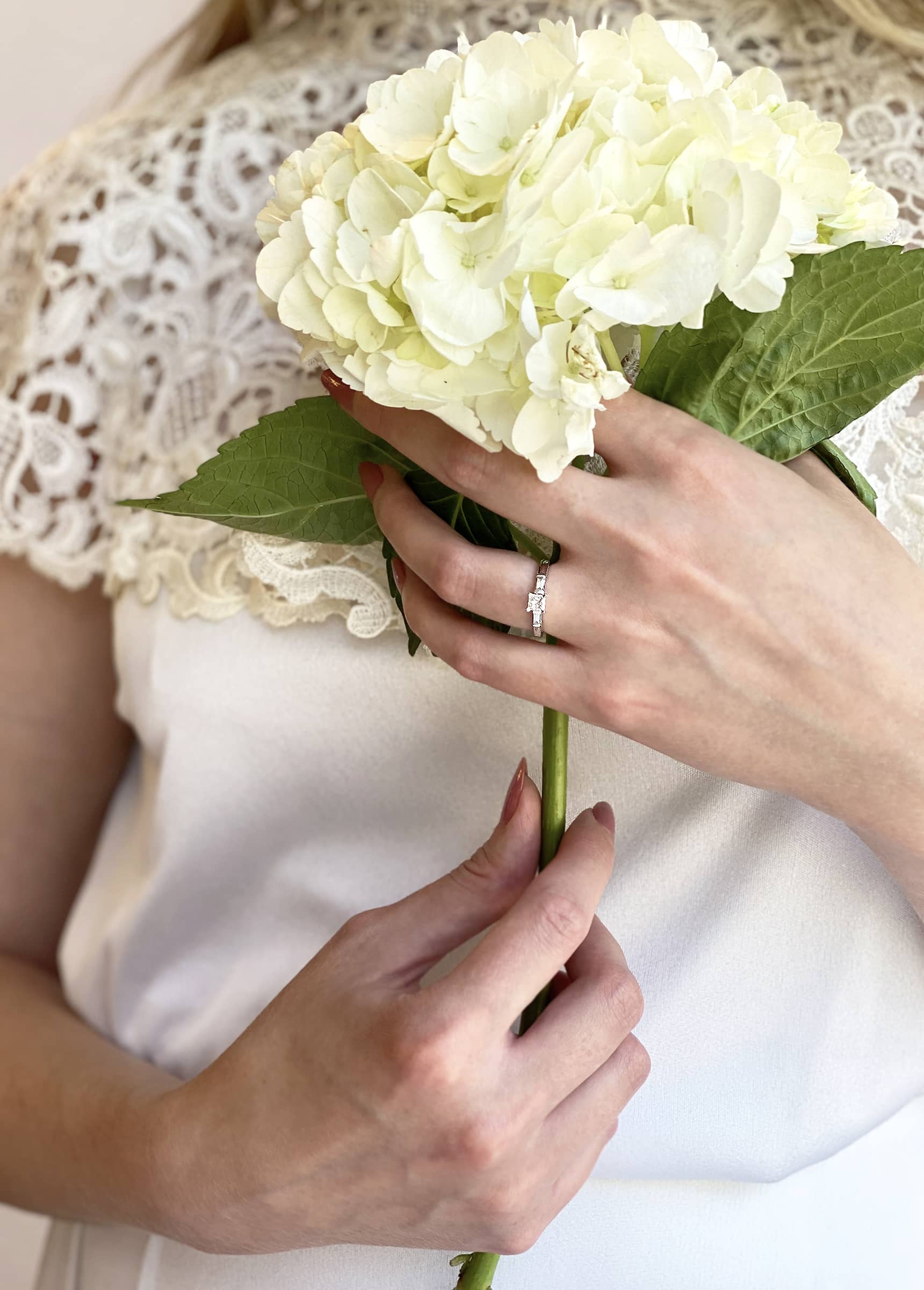 WHITE GOLD DIAMOND ENGAGEMENT STYLE RING - thumbnail 4